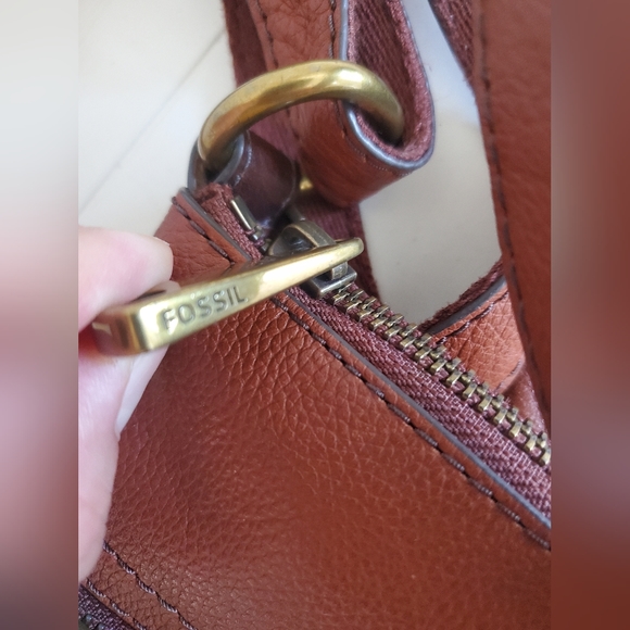 Fossil Voyager Leather Crossbody Bag - Picture 5 of 9